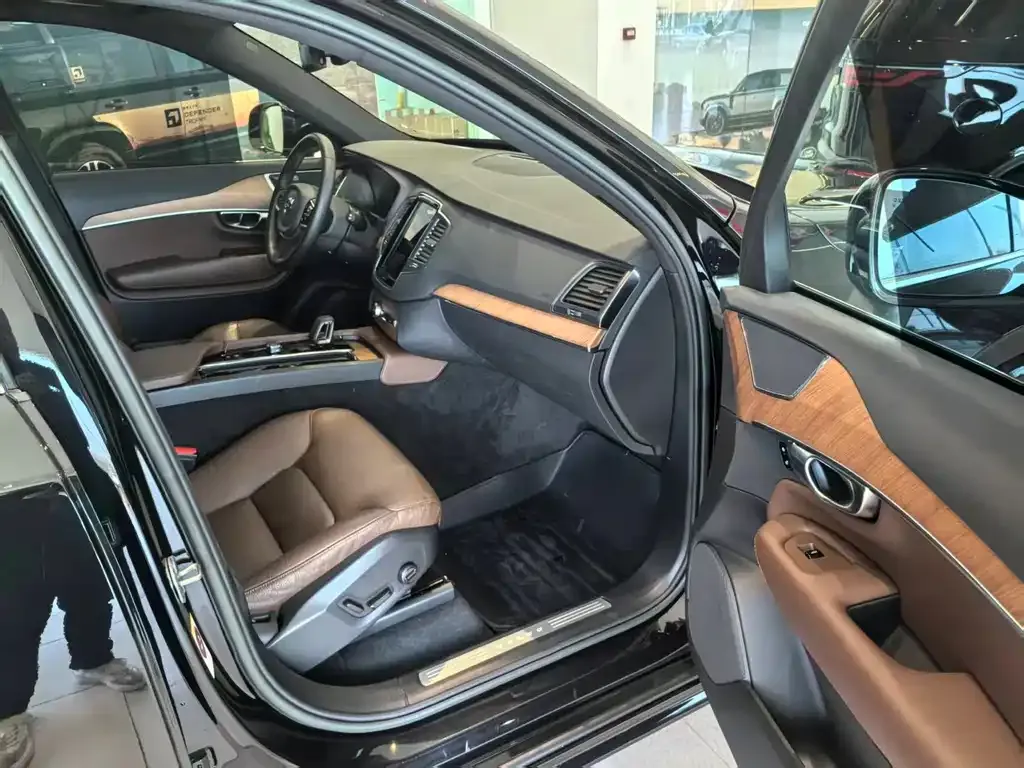Volvo XC90 — фото 10