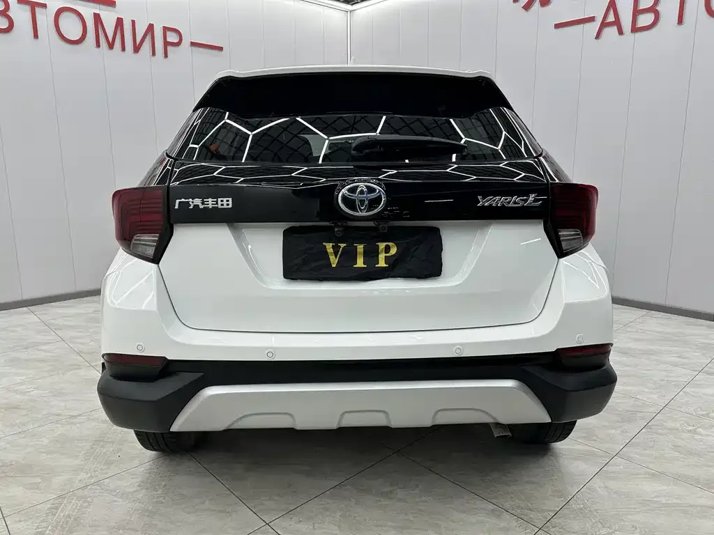 Toyota Yaris L — фото 4