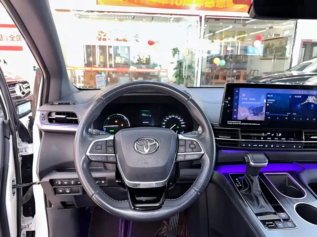 Toyota Sienna — фото 4