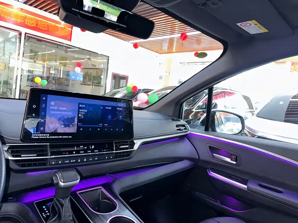 Toyota Sienna — фото 2