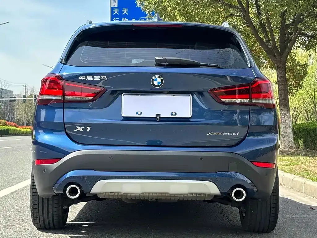 BMW X1 — фото 5