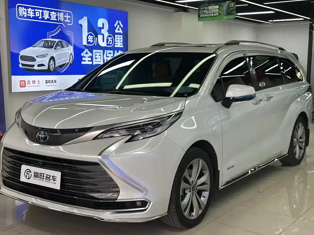 Toyota Sienna — фото 1