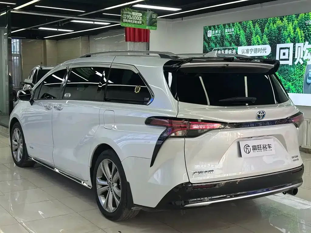 Toyota Sienna — фото 5