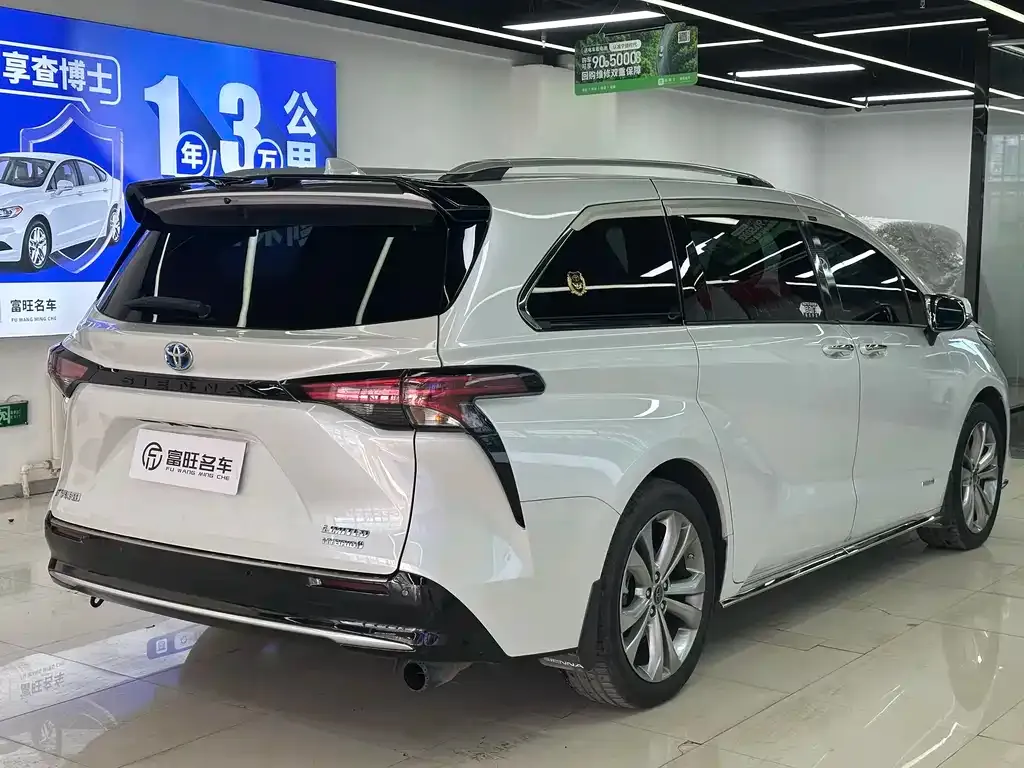 Toyota Sienna — фото 10