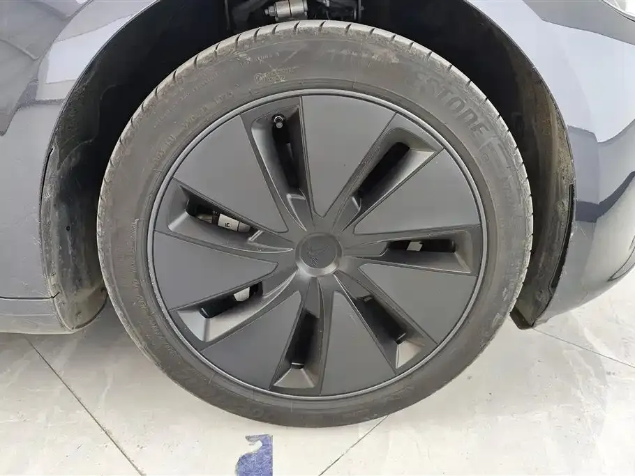 Tesla Model 3 — фото 2