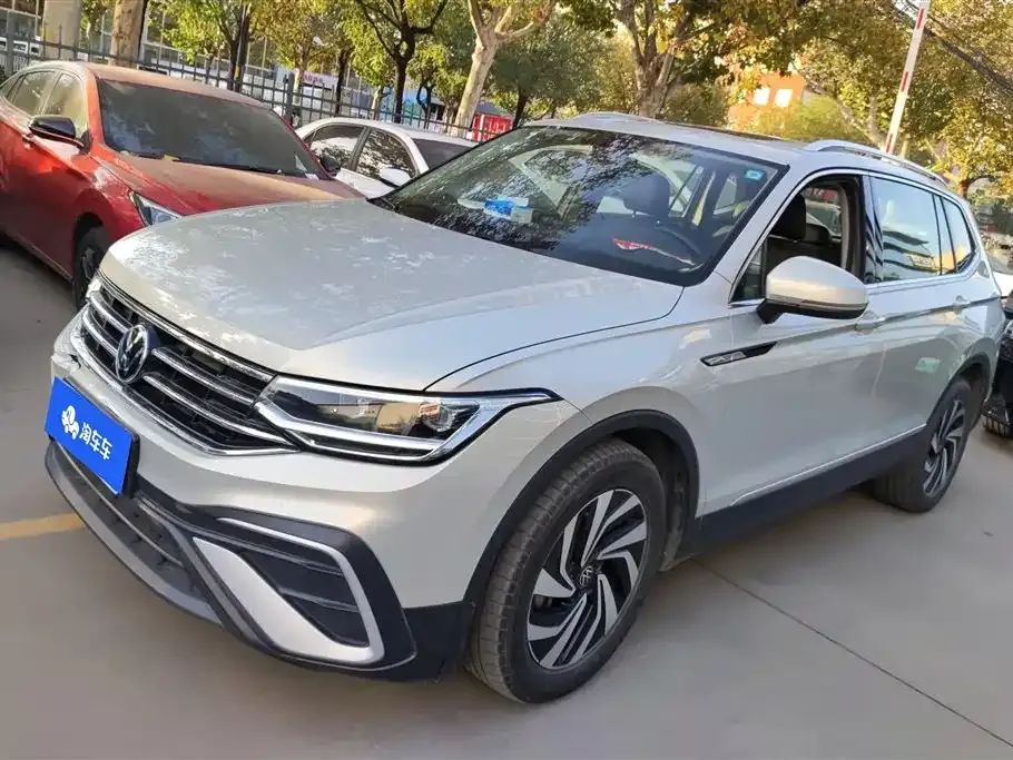 Volkswagen Tiguan L — фото 1