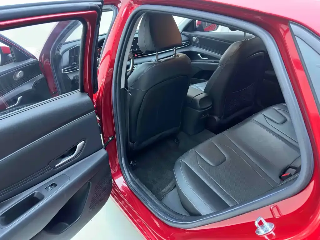 Hyundai Elantra — фото 6