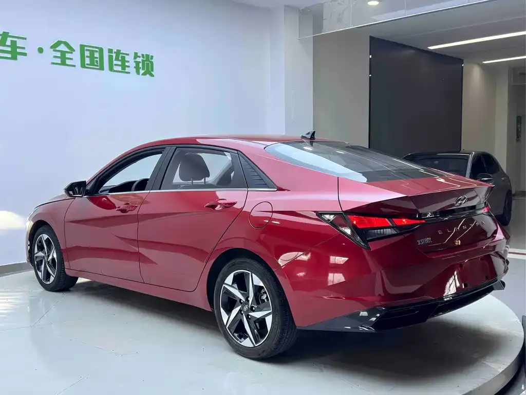 Hyundai Elantra — фото 9