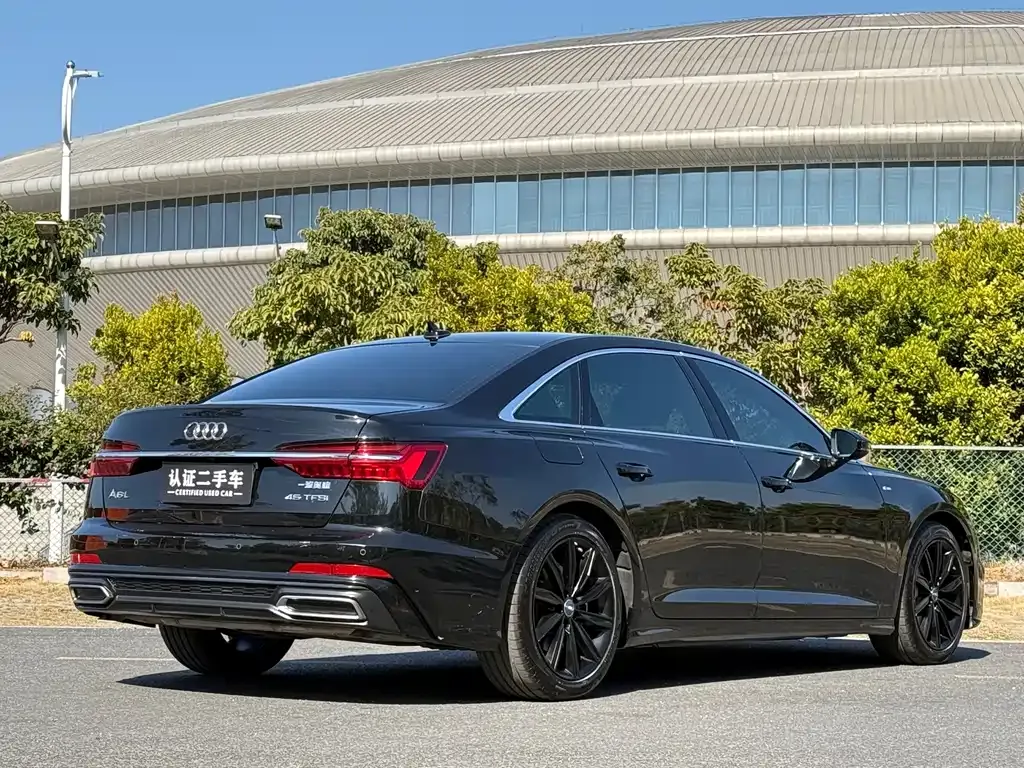 Audi A6L — фото 9