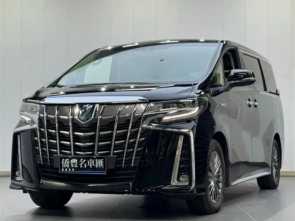 Toyota Alphard — фото 1
