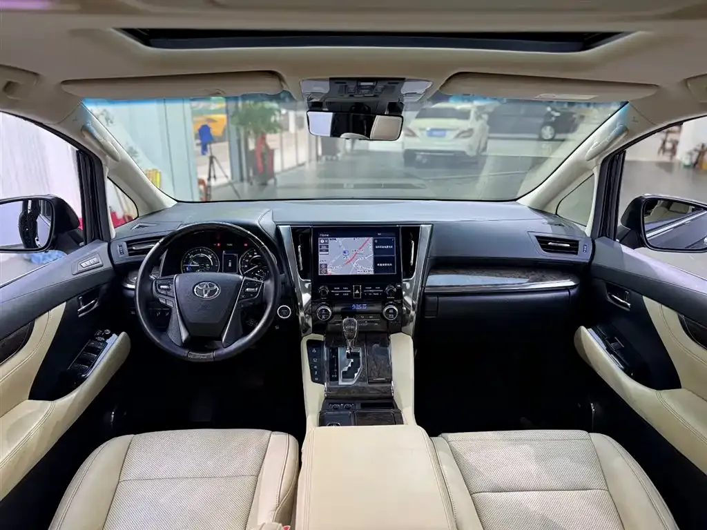Toyota Alphard — фото 6