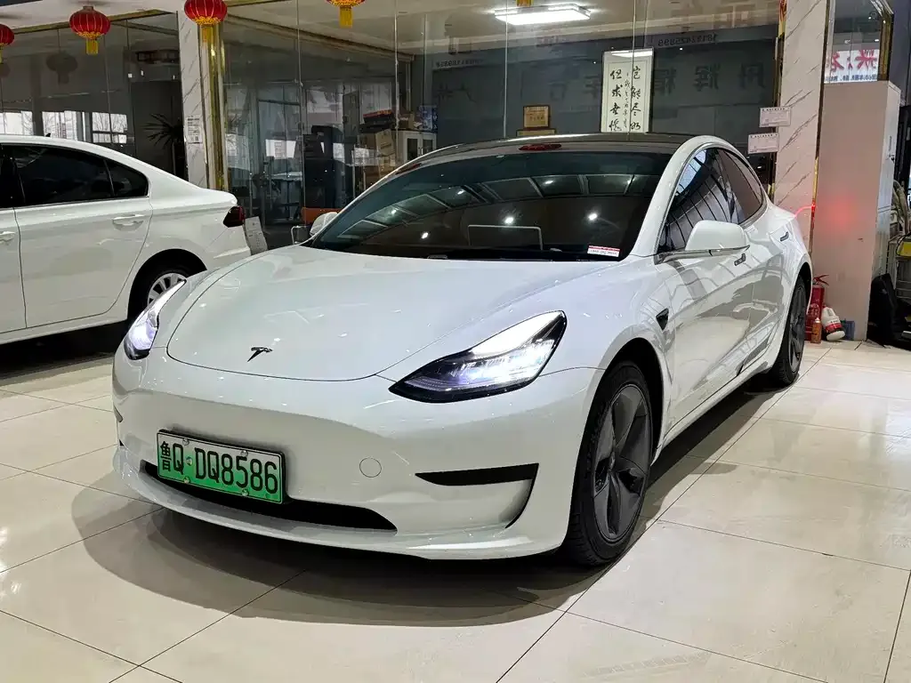 Tesla Model 3 — фото 1