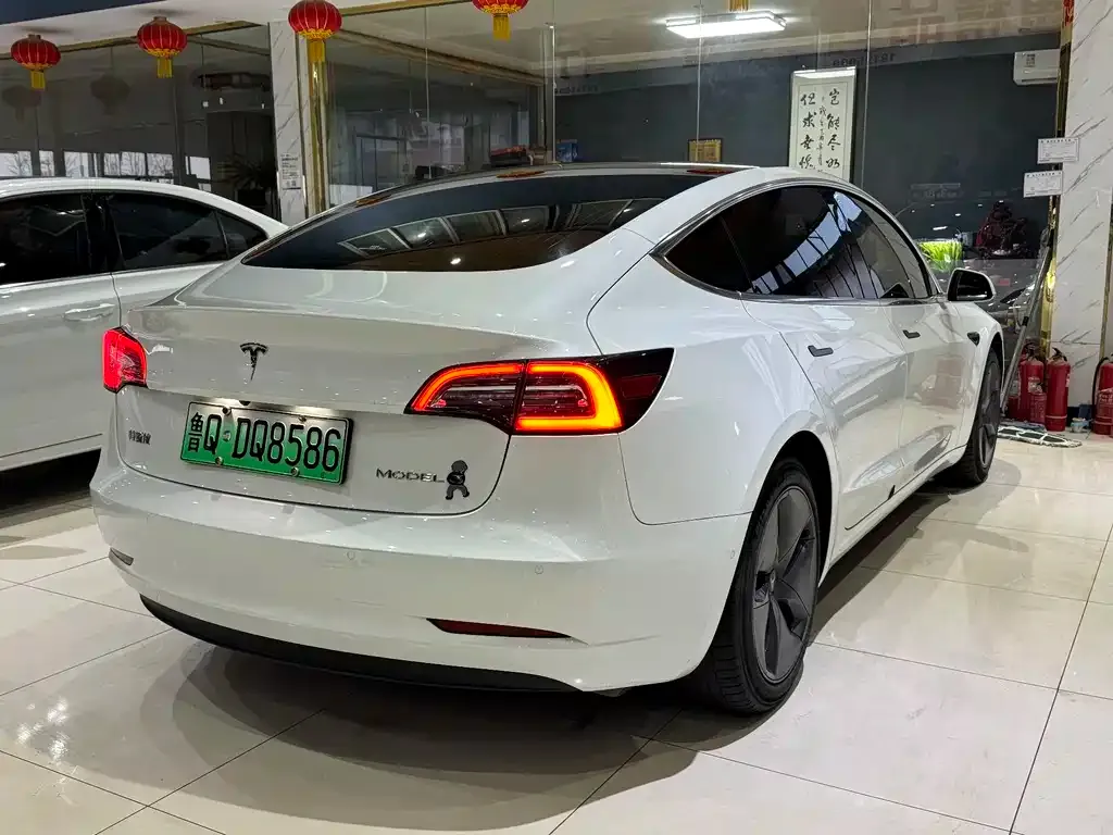 Tesla Model 3 — фото 7