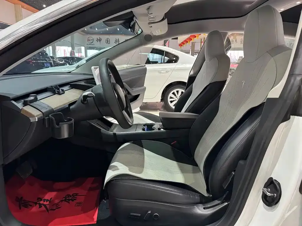 Tesla Model 3 — фото 9