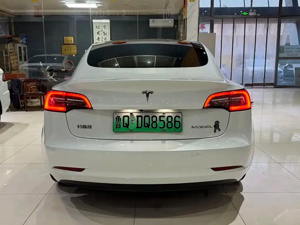 Tesla Model 3 — фото 5