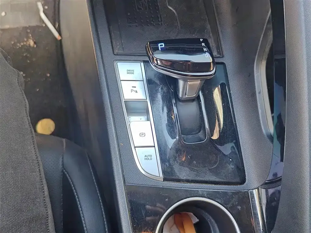 Hyundai Elantra — фото 10