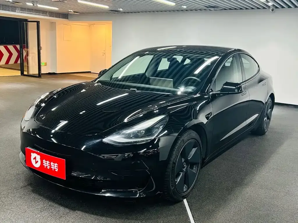 Tesla Model 3 — фото 1
