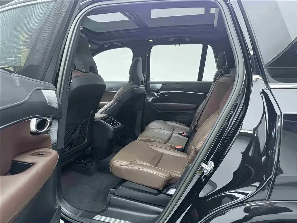 Volvo XC90 — фото 9