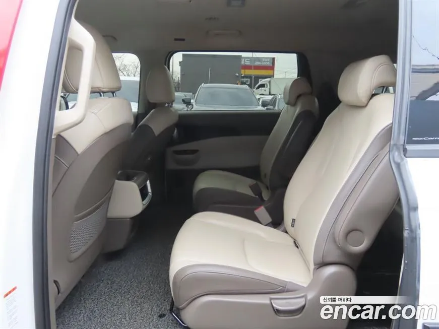Kia Carnival — фото 4