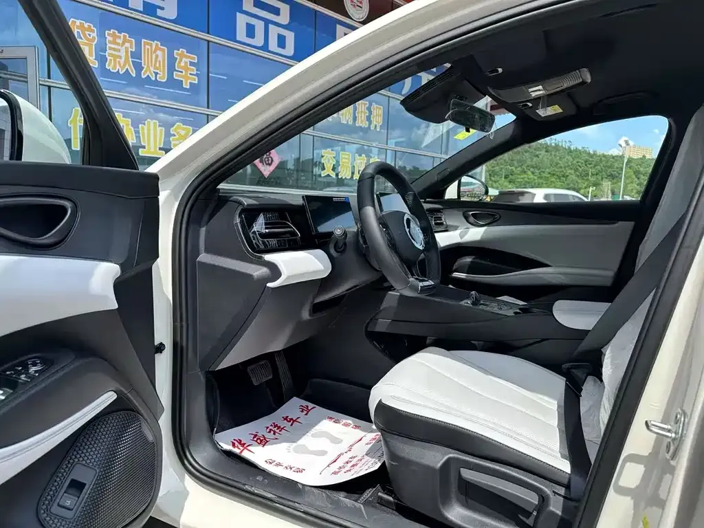 BYD Seal 05 DM-i — фото 6