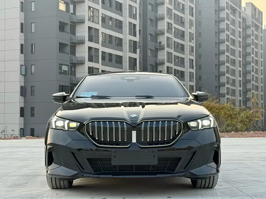 BMW 5 Series — фото 3