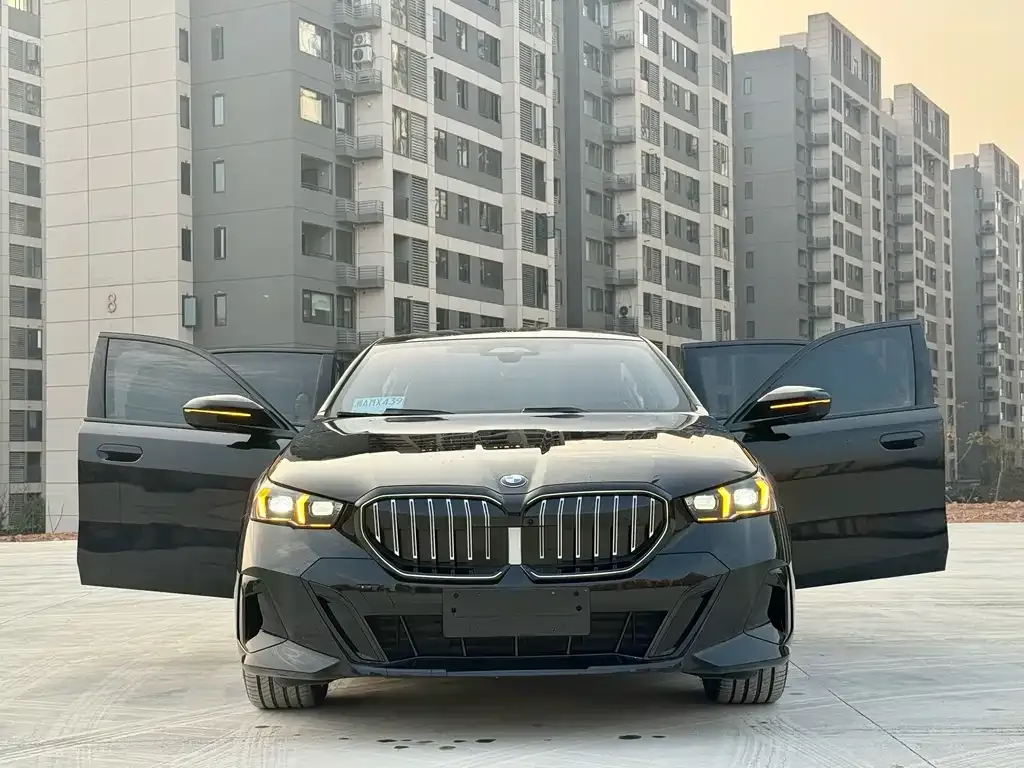 BMW 5 Series — фото 5