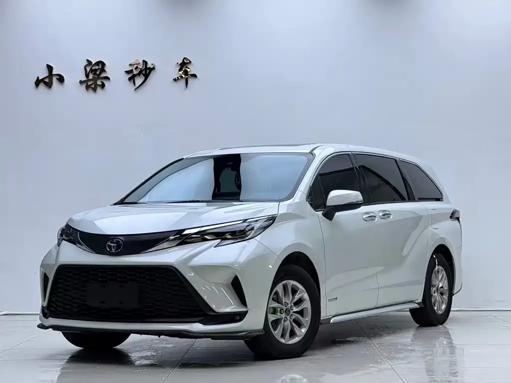 Toyota Granvia — фото 1