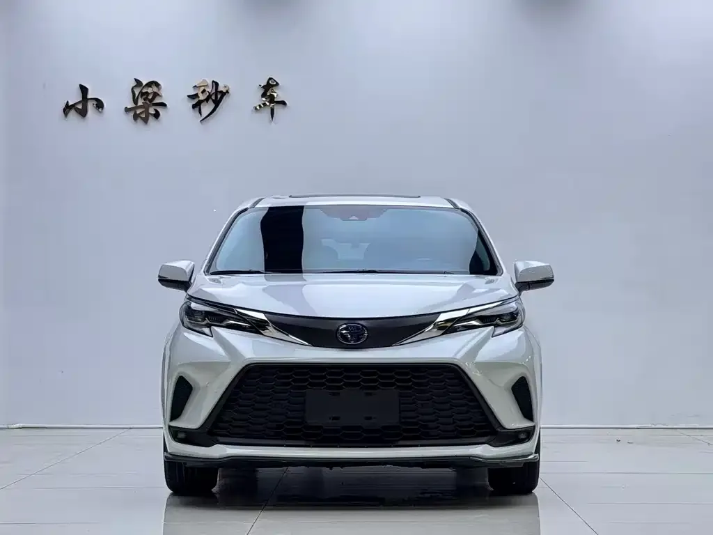 Toyota Granvia — фото 2