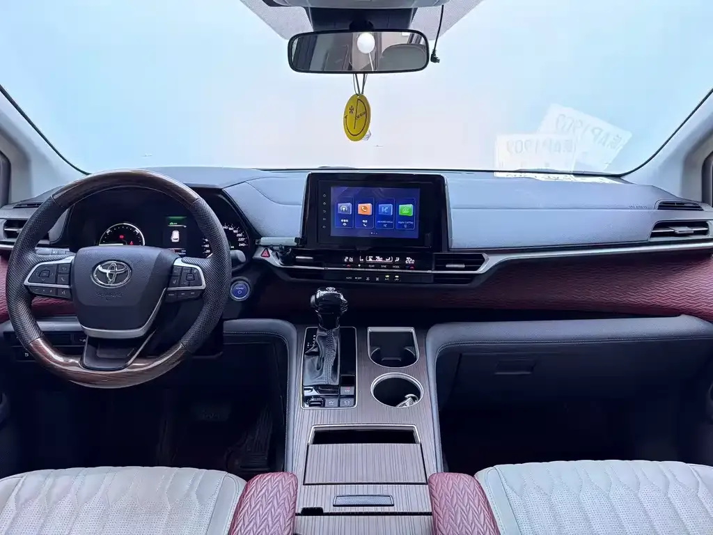 Toyota Granvia — фото 8