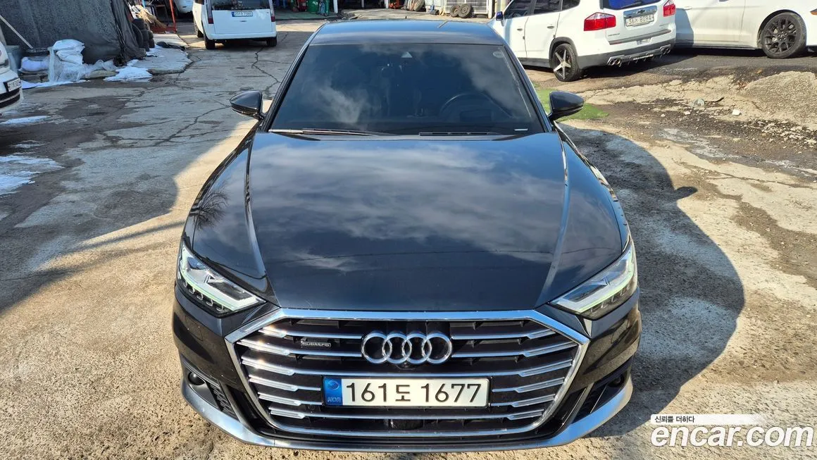 Audi A8 — фото 1
