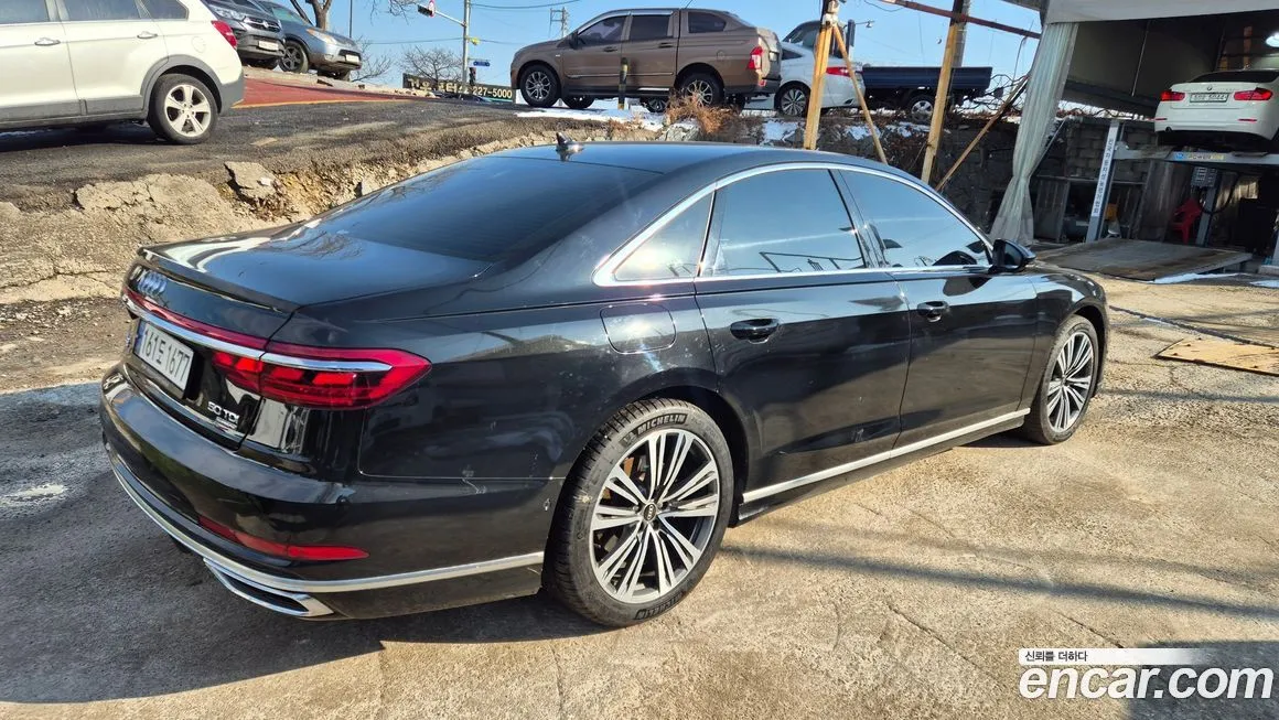 Audi A8 — фото 7
