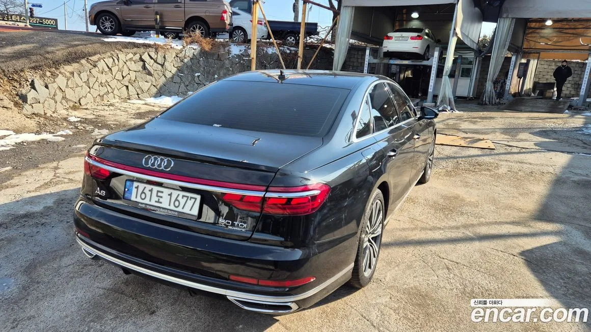 Audi A8 — фото 9