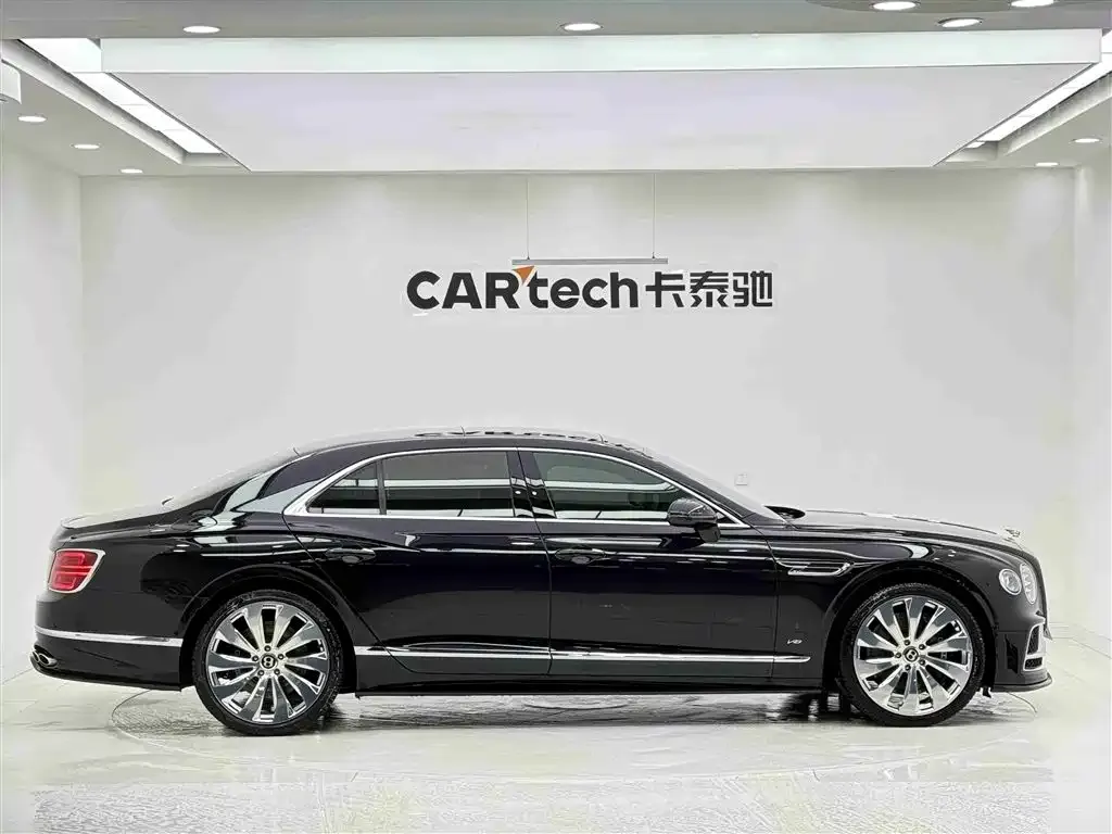 Bentley Flying Spur — фото 10