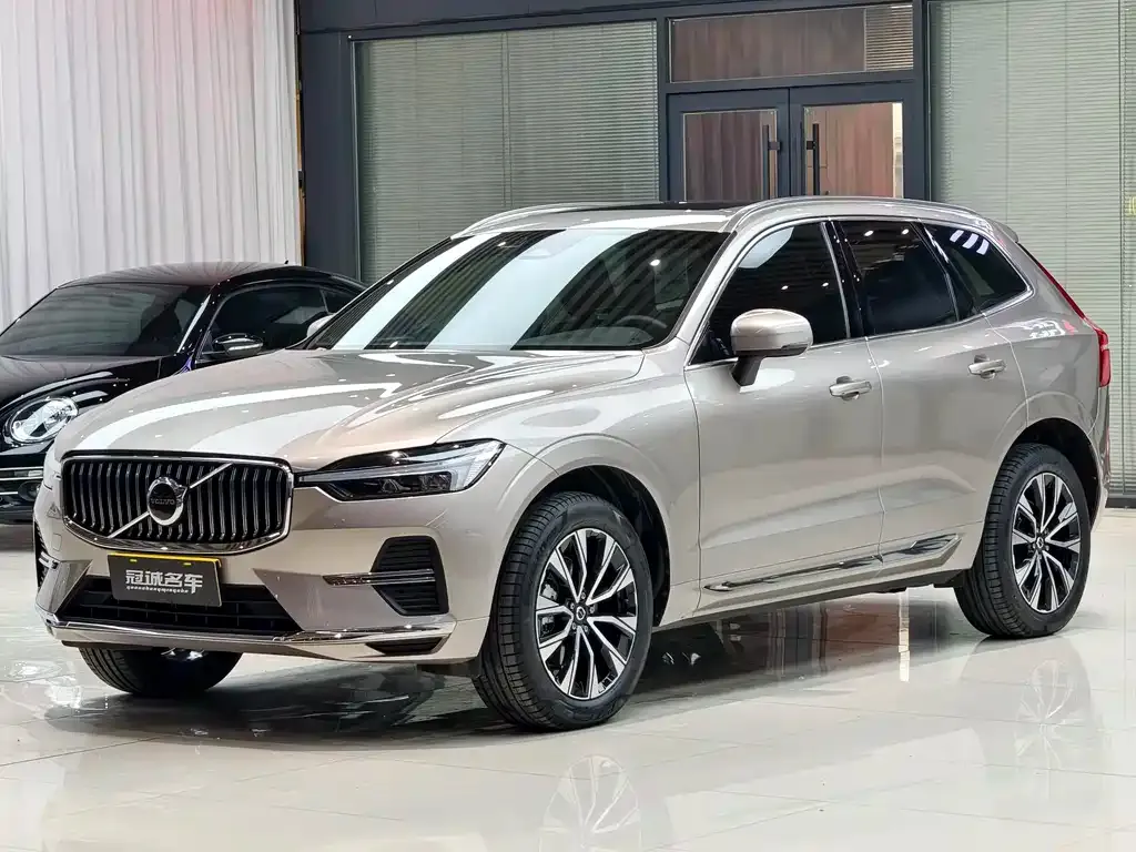 Volvo XC60 — фото 1