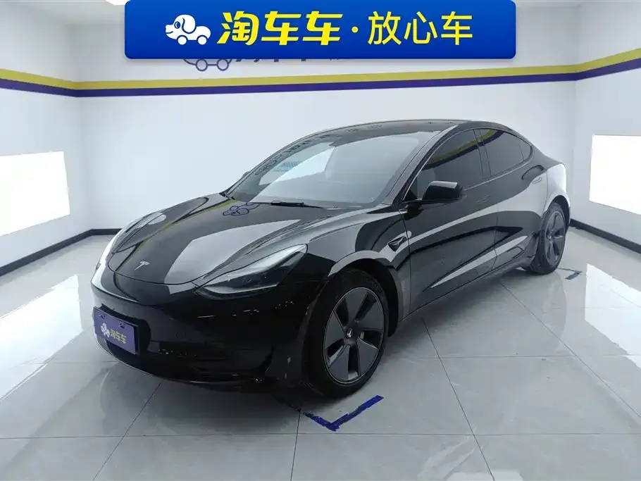 Tesla Model 3 — фото 1