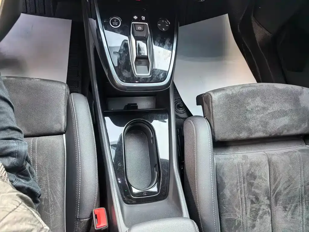 Audi Q4 e-tron — фото 10