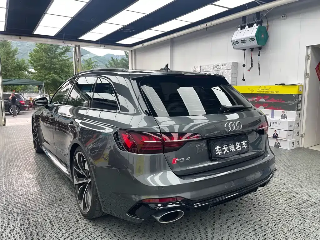 Audi RS 4 — фото 2