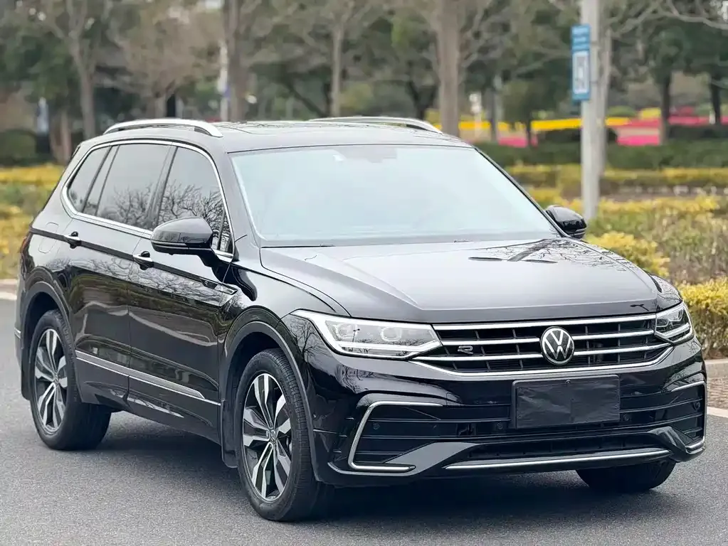 Volkswagen Tiguan L — фото 4