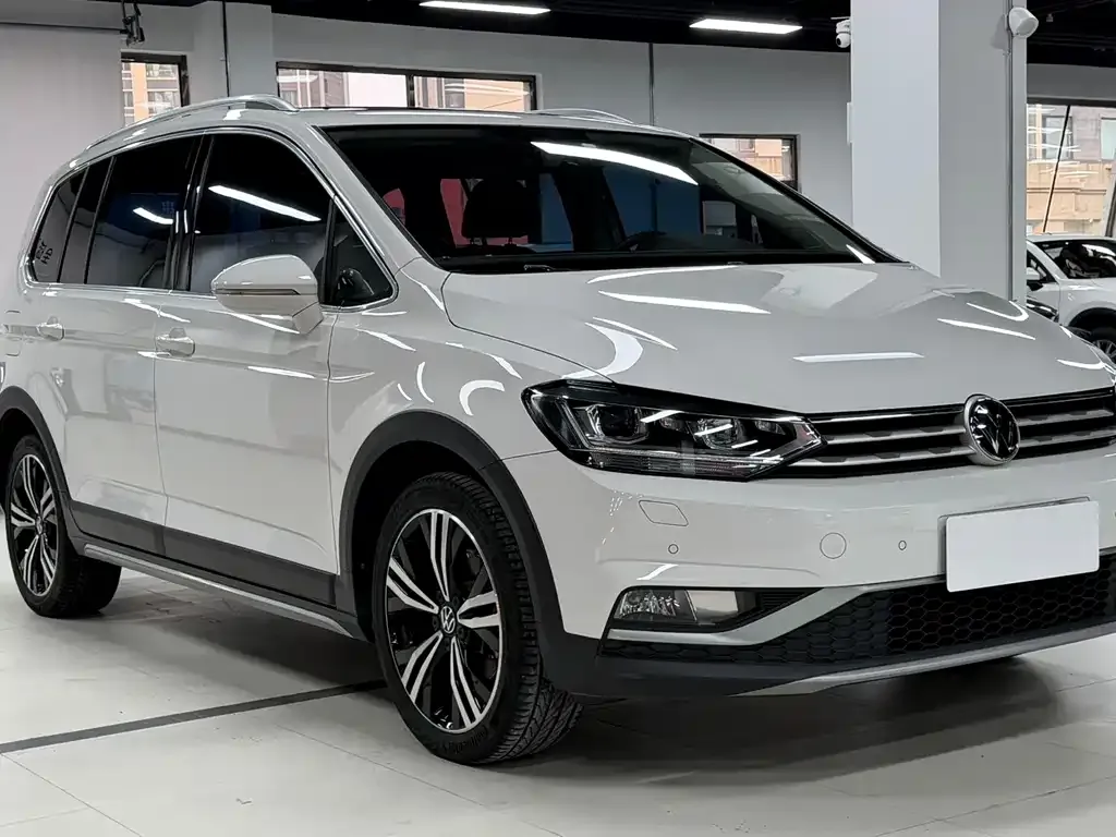 Volkswagen Touran — фото 10