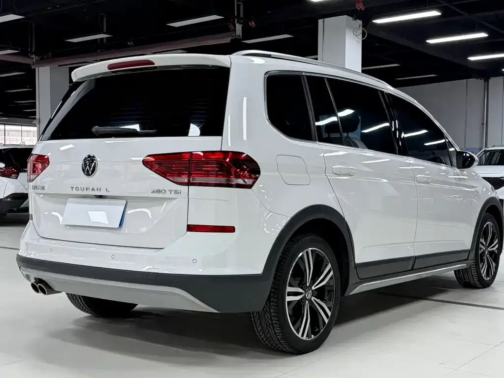 Volkswagen Touran — фото 9