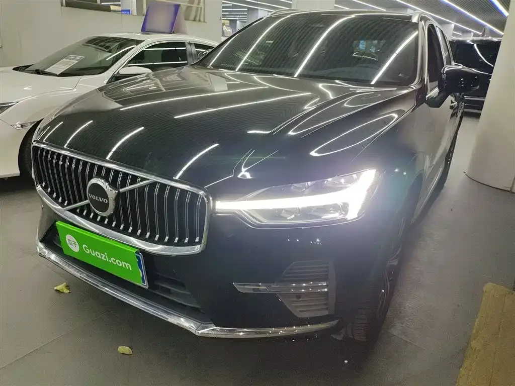 Volvo XC60 — фото 1