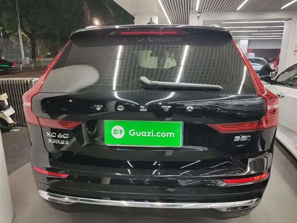 Volvo XC60 — фото 10