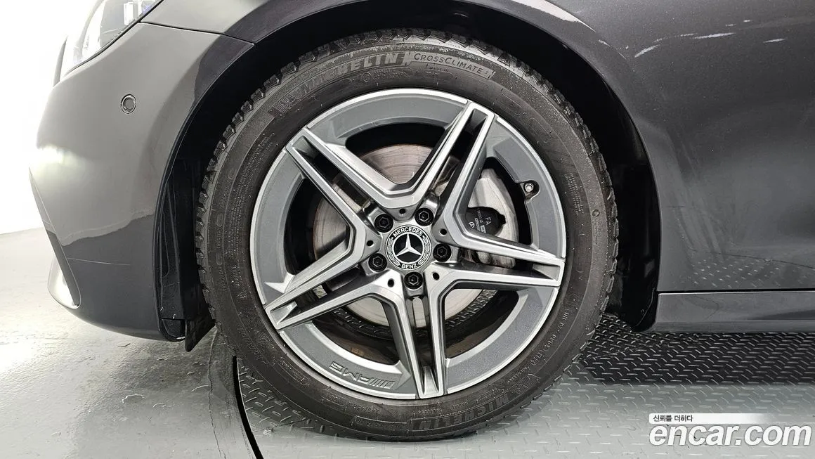 Mercedes-Benz E-Class — фото 9