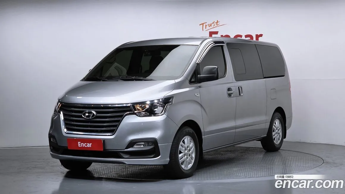 Hyundai Starex — фото 1
