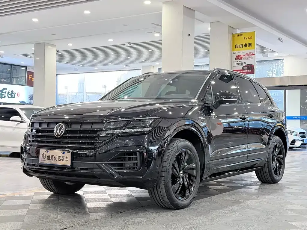 Volkswagen Touareg — фото 1