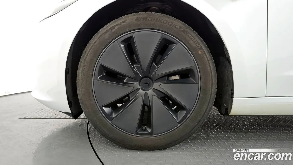Tesla Model 3 — фото 10