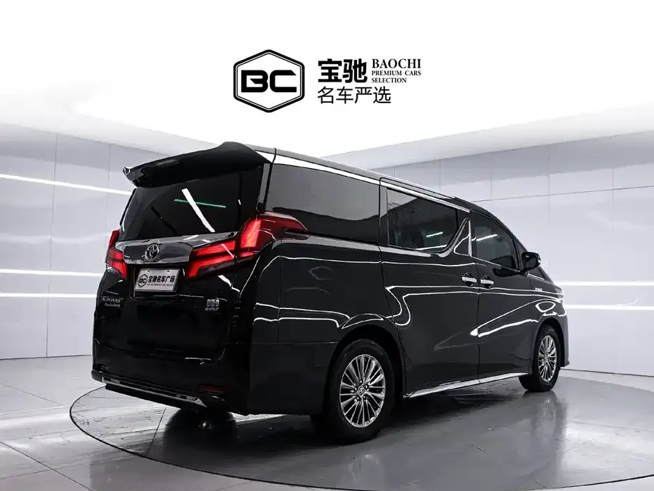 Toyota Alphard — фото 2