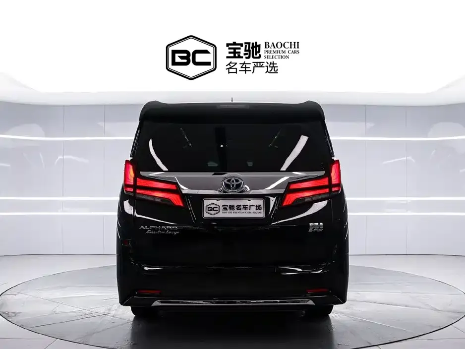 Toyota Alphard — фото 8