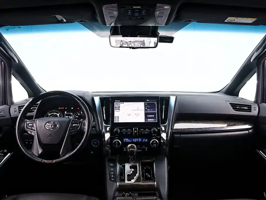 Toyota Alphard — фото 5