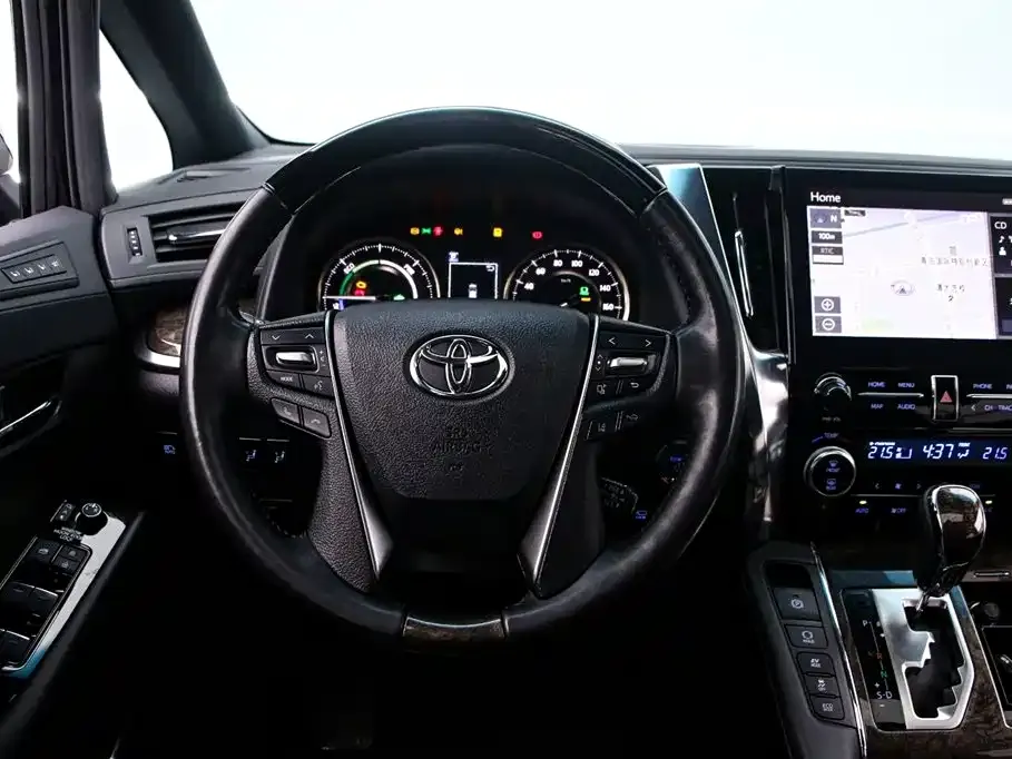 Toyota Alphard — фото 10